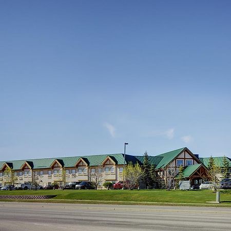 Lakeview Inns & Suites - Okotoks Exterior photo