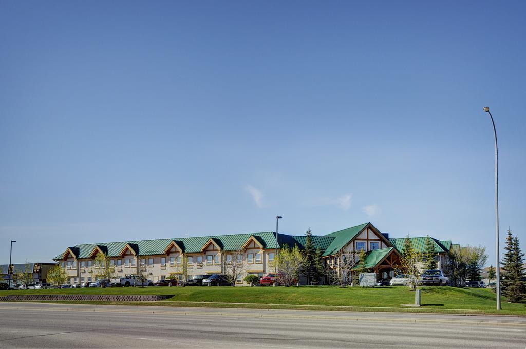 Lakeview Inns & Suites - Okotoks Exterior photo