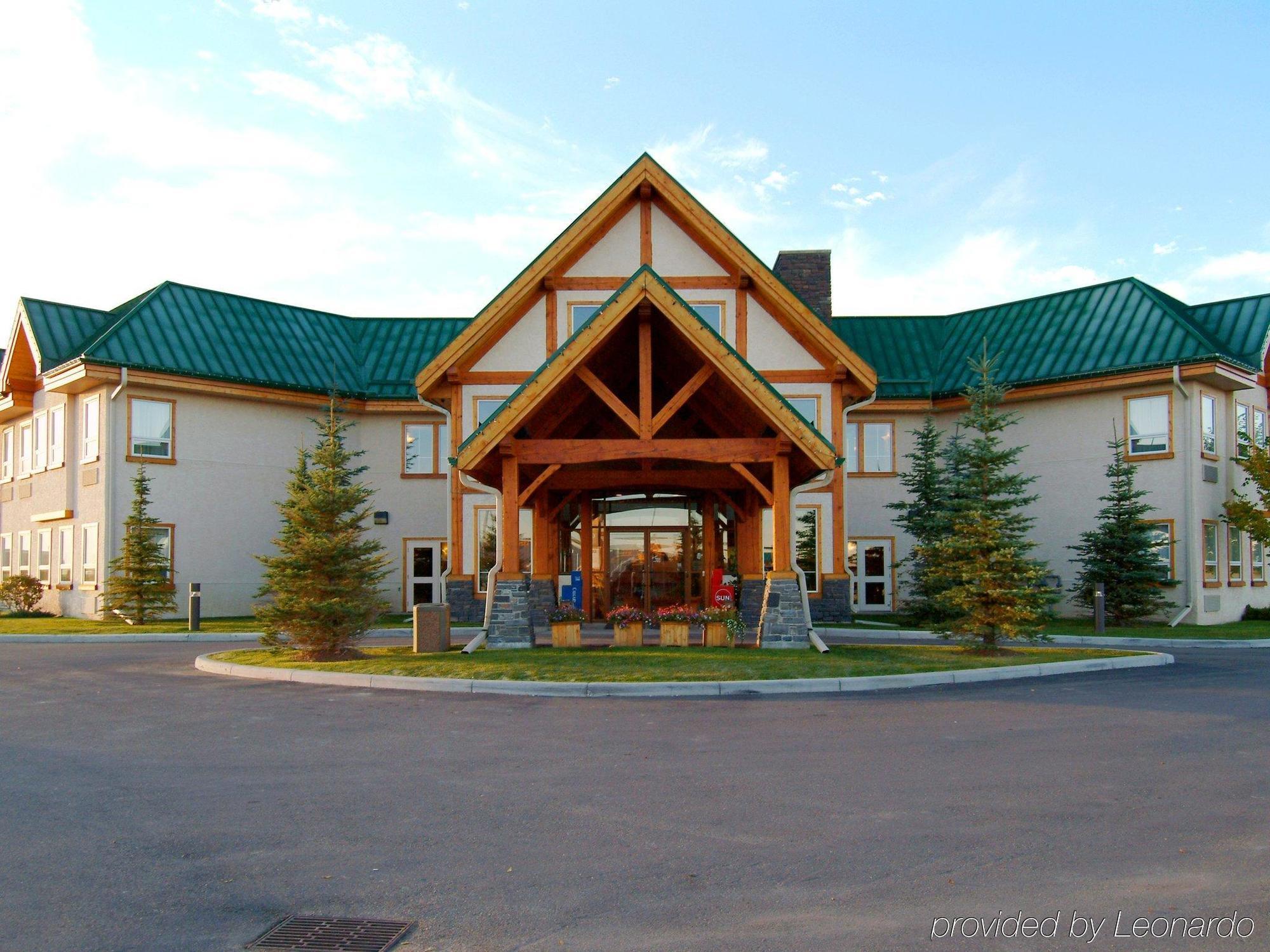 Lakeview Inns & Suites - Okotoks Exterior photo