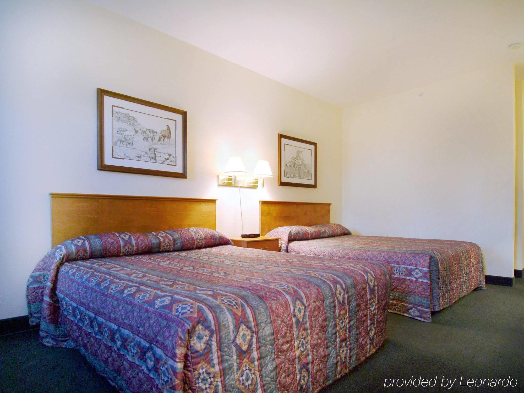 Lakeview Inns & Suites - Okotoks Room photo